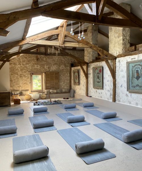 salle de pratique yoga ermitage hastingues, yoga retreat at ermitage hastingues